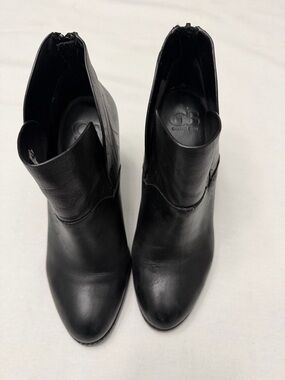 Gianni Bini (Sz 9M) Black Leather Ankle Boots Booties Zipper Block Heel 3.5”